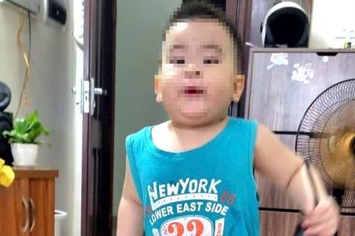 Con liên tục nhổ nước bọt, ăn vạ khi không vừa ý: Chuyên gia giáo dục chỉ cách 'trị' dứt điểm