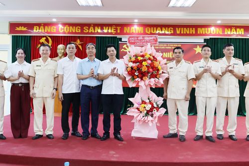 Không chỉ là 'lá chắn', mà còn là điểm tựa, niềm tin của nhân dân