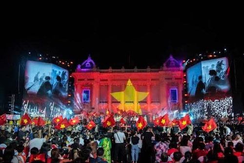 Hà Nội bừng sáng với chương trình nghệ thuật 3D Mapping 'Hà Nội - Rạng rỡ'