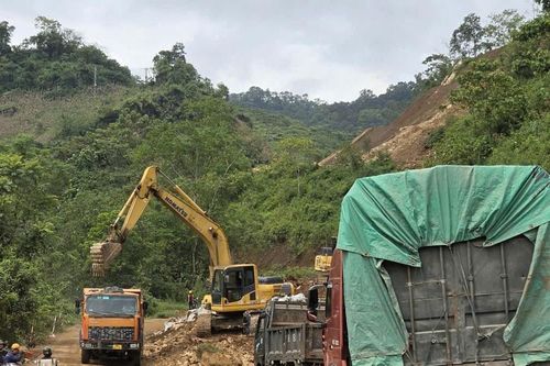'Ăn rừng, ngủ núi' trên công trường đường Lào Cai - Lai Châu