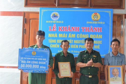 Đắk Lắk: Tặng nhà mái ấm công đoàn cho chiến sĩ có hoàn cảnh khó khăn