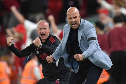 Hàng thủ Liverpool lộ tử huyệt