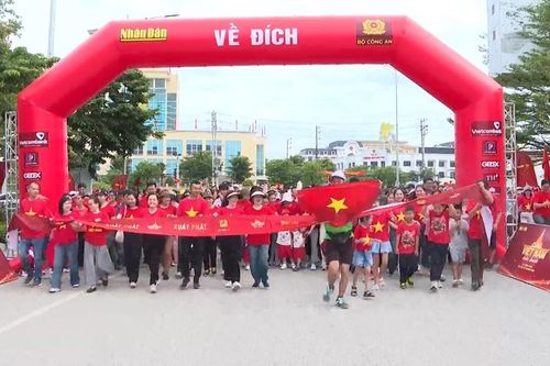 Điện Biên: 20.000 người hưởng ứng đi bộ 'Cùng Việt Nam tiến bước'