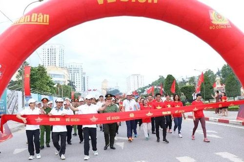 Sôi nổi chương trình 'Cùng Việt Nam tiến bước' tại Thái Nguyên
