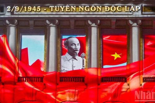 Lắng đọng chương trình nghệ thuật đặc biệt 'Hà Nội - Từ mùa thu lịch sử năm 1945'