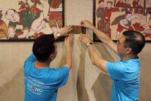 200 khách sạn, nhà hàng trên địa bàn thành phố Huế gắn biển 'Cấm hút thuốc'