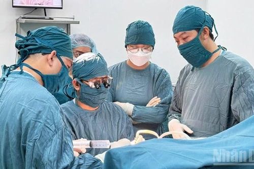 Khánh Hòa: Phẫu thuật thành công cho bệnh nhi 15 ngày tuổi bị tắc ruột bẩm sinh
