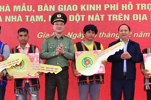Xây lại mái nhà, bồi đắp niềm tin - Bài 4: Góp gạch dựng nhà, góp lòng dựng nước