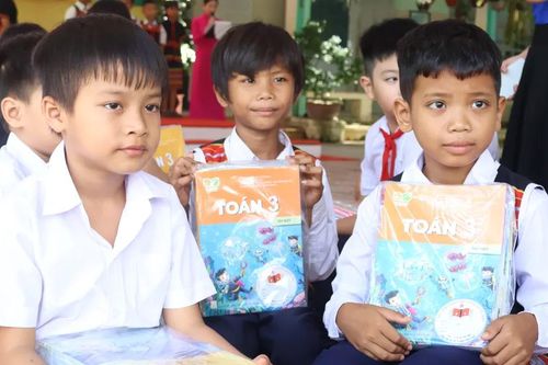 Đà Nẵng ra mắt 'Tủ sách giáo khoa dùng chung xã Hòa Vang' trước thềm năm học mới