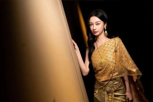 Jun Vũ gây 'sốt' với vẻ quý phái trong trang phục truyền thống Thái Lan