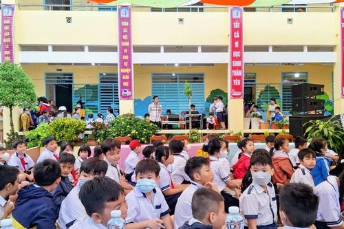 Học sinh An Giang tựu trường ngày 29/8
