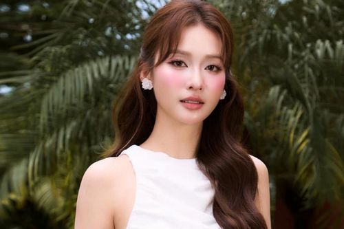 Diễn viên Khả Ngân dịu dàng, cuốn hút