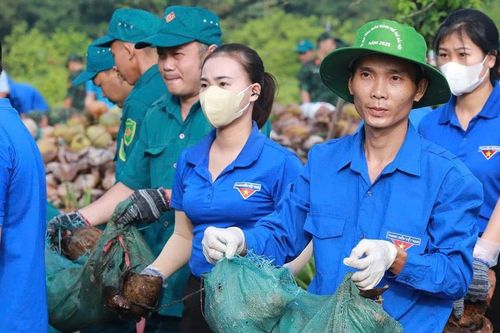 Ra quân vệ sinh đường phố TPHCM