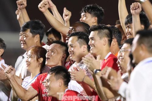 Tiến Linh giúp Công An TPHCM mở tiệc ngay vòng đầu LPBank V.League 1-2025/26