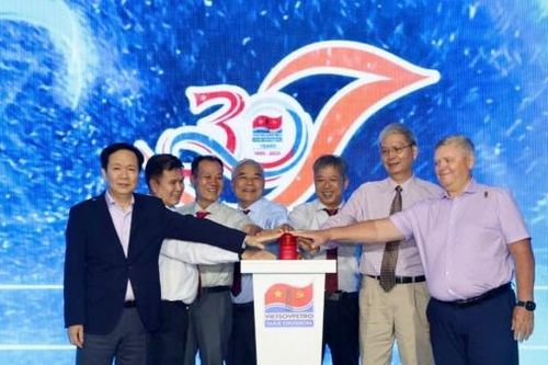 Xí nghiệp Khí Vietsovpetro: 30 năm đồng hành cùng dòng khí - Vững bước tiên phong