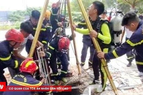 Một công nhân tử vong dưới hố cống