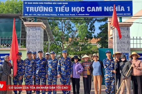 Trung đoàn 451 chung tay cùng nhà trường chuẩn bị năm học mới