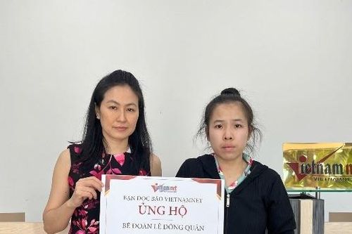 Báo VietNamNet trao hơn 470 triệu đồng tới bé Đông Quân bị xơ gan