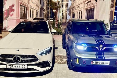 Bộ đôi xế hộp của dân chơi Thừa Thiên Huế đội giá vài tỷ đồng nhờ biển số VIP