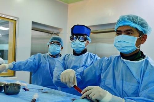 Nam bác sĩ đột ngột ngừng tim, ngưng thở khi đang làm việc