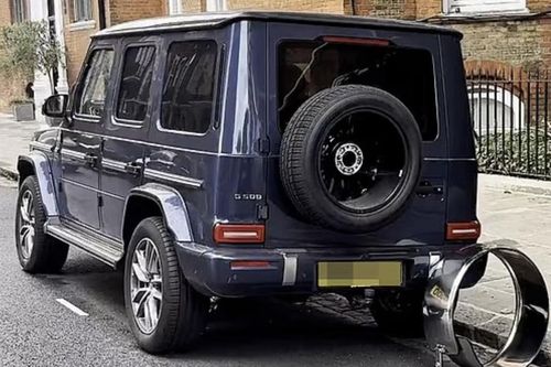 Hàng loạt xe Mercedes-Benz G-Class bỗng nhiên mất lốp dự phòng