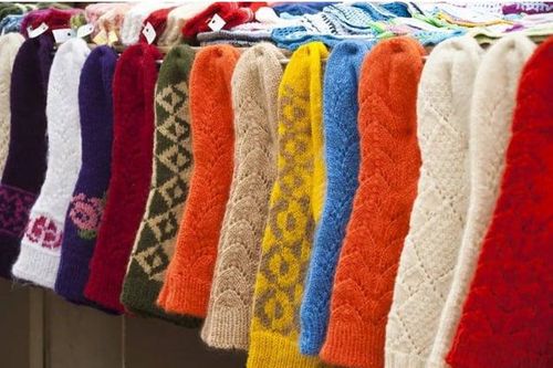 Ẩn họa trong những đôi tất giá rẻ, họa tiết dễ thương