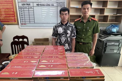 Bắt giữ vụ vận chuyển gần 2.500 bao thuốc lá nhập lậu
