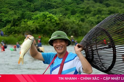 Vui hội đánh cá Vực Rào ở Hà Tĩnh