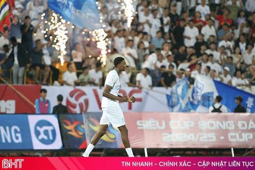 Báo Hàn Quốc lo tiền đạo cao bậc nhất thế giới nhập tịch Việt Nam