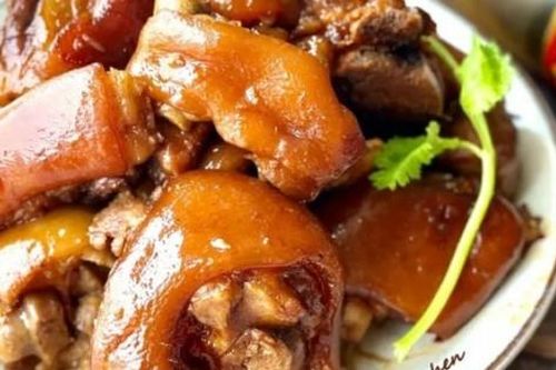Chân giò kho dầu hào mềm tan, ăn là ghiền