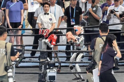 Thấy gì từ việc Trung Quốc tổ chức đại hội thể thao robot hình người đầu tiên trên thế giới?