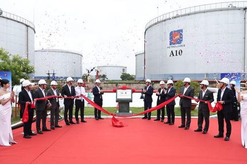 Bầu trời 'xanh' hơn nhờ nhiên liệu bay mới của Petrolimex