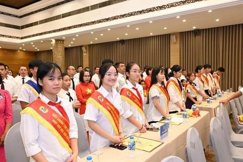 Tôn vinh gia đình tiêu biểu và thế hệ trẻ ngành Công Thương