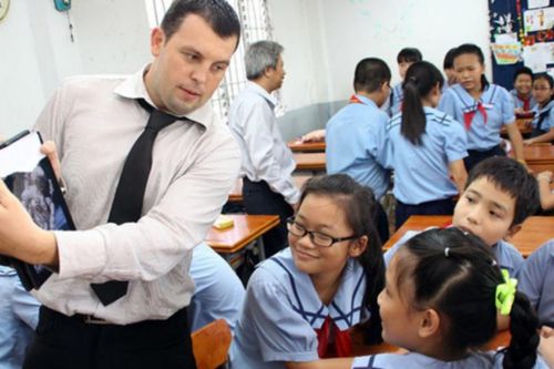 'Nới' thủ tục, quy trình cấp phép cho người lao động nước ngoài tại Việt Nam