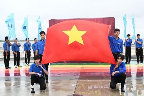 Hơn 250 đoàn viên, thanh niên tham gia lễ chào cờ 'Tôi yêu Tổ quốc tôi'
