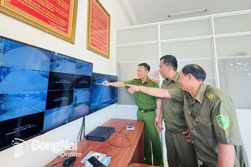 Chào mừng kỷ niệm 80 năm Ngày truyền thống Công an nhân dân (19-8-1945 - 19-8-2025) và 20 năm Ngày hội Toàn dân bảo vệ an ninh Tổ quốc (19-8-2005 - 19-8-2025) Dựng lá chắn giữ bình yên địa bàn (Bài 2)