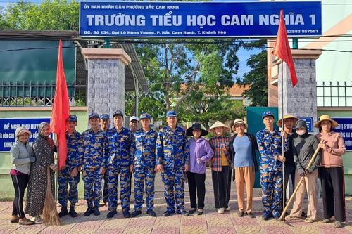 Trung đoàn 451 hỗ trợ Trường Tiểu học Cam Nghĩa 1 chuẩn bị năm học mới