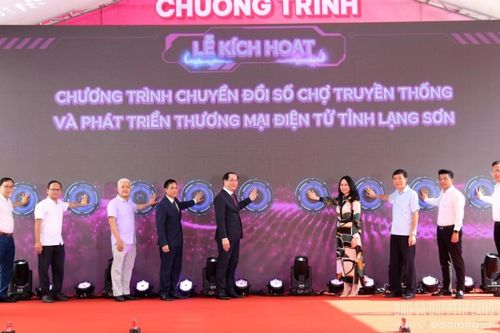Khai mạc phiên chợ, Chuyển đổi số và thanh toán không tiền mặt kết hợp giới thiệu các giải pháp công nghệ hỗ trợ thương mại điện tử tại Lạng Sơn.