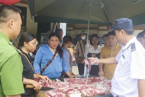 Xã Bát Xát tăng cường tuyên truyền, ký cam kết phòng, chống dịch tả lợn châu Phi