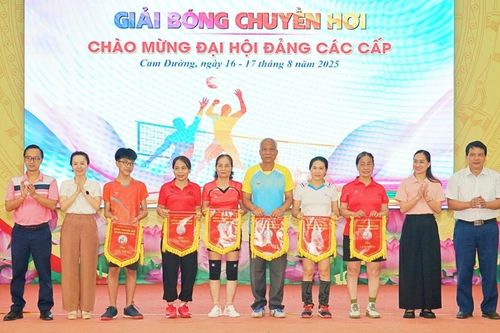 13 đội bóng tham dự Giải Bóng chuyền hơi phường Cam Đường