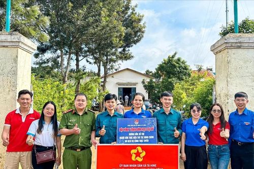 Xã Tà Hine ra quân Tổ công tác lưu động hỗ trợ giải quyết thủ tục hành chính cho người dân