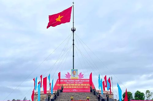 Quốc kỳ - biểu tượng thiêng liêng đặc biệt