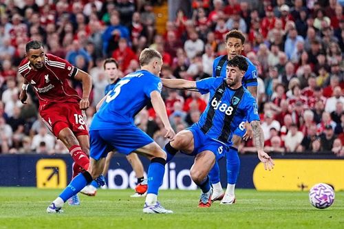 Hàng công bùng nổ, Liverpool thắng Bournemouth ở trận mở màn