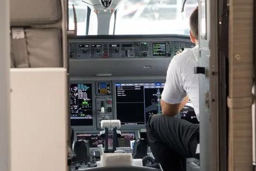 Cơ trưởng British Airways bị đình chỉ vì mở cửa buồng lái cho gia đình xem lúc bay