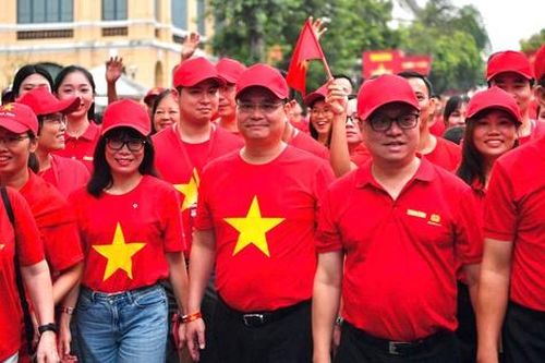 Hơn 20.000 người Vietcombank hòa nhịp 'Cùng Việt Nam tiến bước'