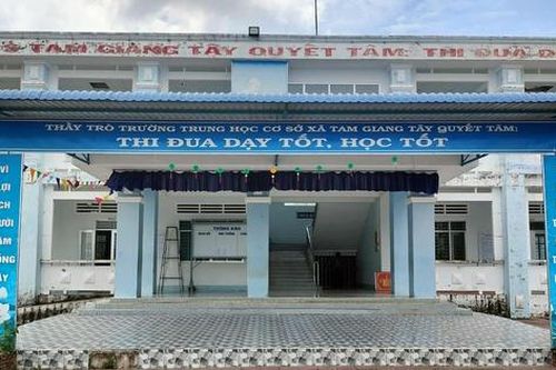 Hiệu trưởng ở Cà Mau bị cáo buộc tham ô 10,7 triệu đồng được tại ngoại