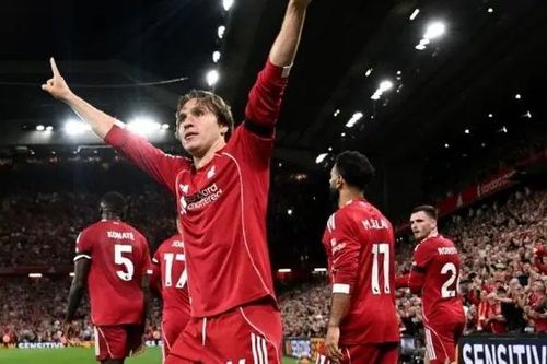Liverpool thắng kịch tính trận mở màn Premier League