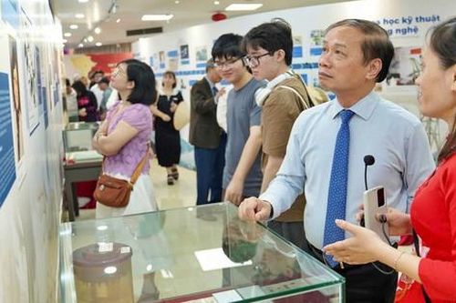 Tôn vinh đóng góp của các nhà khoa học trong xây dựng và bảo vệ Tổ quốc