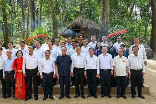 Trở về nguồn - Hướng tới tương lai