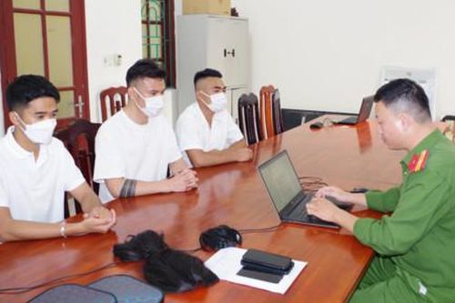 Xử lý nhóm thanh niên dàn dựng clip người phụ nữ 'sàm sỡ' tài xế đăng lên mạng câu view